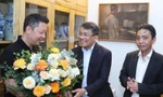 Thứ trưởng Thường trực Bộ Ngoại giao thăm gia đình cố nhạc sĩ Hoàng Vân