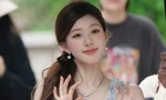 Vòng eo chỉ nhỏ bằng tai nghe của Triệu Lộ Tư