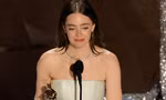 'Oppenheimer' chiến thắng vang dội, Emma Stone mang tượng vàng Oscar thứ hai về nhà