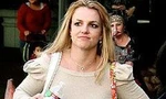 Britney Spears bị bắt trên phố