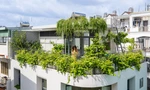 Độc đáo căn nhà xây mang cả 'khu vườn bí mật' bên trong