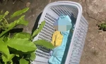 Bé trai sơ sinh bị bỏ rơi trong giỏ nhựa cùng tâm thư