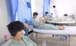 Bốn học sinh nhập viện cấp cứu sau khi hút thuốc lá điện tử
