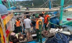 Cứu 4 người trên tàu đâm phải đá ngầm ở vùng biển Cô Tô