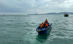 Tìm kiếm ngư dân mất tích trong vụ chìm tàu trên biển Móng Cái