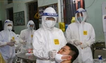 Cơ quan chức năng tỉnh Bắc Ninh lấy mẫu xét nghiệm cho người dân