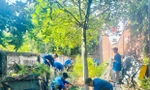 Thanh niên dọn đường làng ngõ xóm chuẩn bị Quốc tang Tổng Bí thư Nguyễn Phú Trọng ở quê nhà