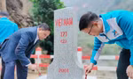 Đoàn công tác của Tỉnh Đoàn, Hội LHTN tỉnh Bắc Giang sơn lại cột mốc biên giới ở Lào Cai