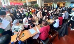Sinh viên đất Tổ xếp hàng dài hiến máu tại Chủ nhật Đỏ 