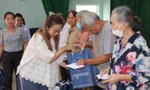 100 phần quà đến với người dân nghèo, khó khăn tại Vĩnh Long