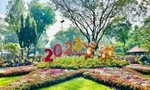 Ngắm muôn hoa khoe sắc tại Hội hoa Xuân Tao Đàn và chợ hoa "Trên bến dưới thuyền"