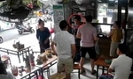 Người đàn ông bị khách cùng bàn ăn đâm trọng thương