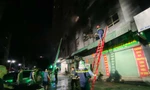 Hà Nội: Căn hộ chung cư bốc cháy ngùn ngụt trong đêm 