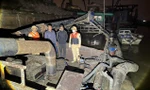 Mật phục xuyên đêm bắt giữ nhiều tàu hút cát trộm trên sông Hồng