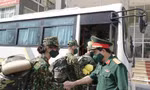 Lãnh đạo Học viện Quân y động viên học viên lên đường vào Nam chống dịch, sáng 21/8. Ảnh: Nguyễn Minh
