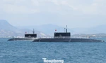 Tàu ngầm 182 - Hà Nội và Tàu ngầm 183 - TPHCM tại quân cảng Cam Ranh