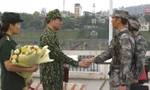 Chỉ huy trưởng tuần tra hai bên gặp gỡ nhau tại vạch phân định đường biên giới Cửa khẩu quốc tế đường bộ Lào Cai - Hà Khẩu