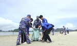 Tuổi trẻ Quân đội và đơn vị kết nghĩa chung tay làm sạch biển Hạ Long
