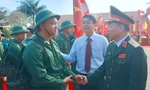 Tư lệnh Quân khu 5 và Bí thư Tỉnh ủy Đắk Lắk tiếp sức thanh niên tòng quân 