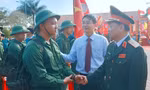 Tư lệnh Quân khu 5 và Bí thư Tỉnh ủy Đắk Lắk tiếp sức thanh niên tòng quân 