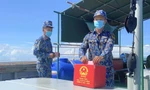 Cán bộ, chiến sĩ trên Tàu 792 bỏ phiếu bầu đại biểu Quốc hội khóa XV và đại biểu HĐND các cấp nhiệm kỳ 2021-2026. Ảnh: Vùng 5 Hải quân