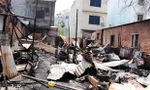 Dãy phòng trọ của người lao động nghèo bị cháy rụi và đổ sập.