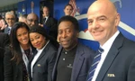 Từ trái qua phải: Theresa Tran, Tổng thư ký FIFA Fatma Samoura, Pele, Chủ tịch FIFA Gianni Infantino trong trận khai mạc Confederations Cup 2017. Ảnh: NVCC.