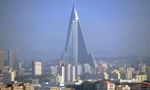Khách sạn Ryugyong cao 105 tầng với 3.000 phòng. Ảnh: Daily Beast.