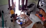 Người dân tháo chạy khỏi nhà khi động đất xảy ra ở Kon Tum