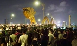 Cầu Rồng thu hút đông đảo người dân vào thời khắc Giờ trái đất