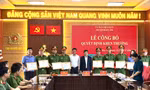 Khen thưởng đột xuất cá nhân, tập thể bắt giữ nhóm lâm tặc khai thác gỗ trái phép