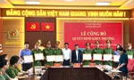 Khen thưởng đột xuất cá nhân, tập thể bắt giữ nhóm lâm tặc khai thác gỗ trái phép