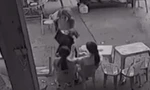 Xôn xao clip phụ huynh đá vào mặt nữ học sinh
