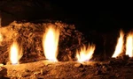 Vén màn bí ẩn của ngọn lửa tự cháy hơn 2.500 năm