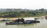 Vụ đua nhau hút cát trên sông Lô: Tạm dừng hoạt động khai thác của một doanh nghiệp 