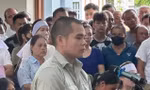 Bị cáo Lăng Văn Hiếu ra tòa lĩnh án.