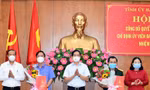 Trao quyết định và tặng hoa chúc mừng ông Nguyễn Tâm Hùng và ông Mai Văn Linh giữ chức Ủy viên Ban Chấp hành Đảng bộ tỉnh Bà Rịa-Vũng Tàu. Ảnh: Báo Bà Rịa-Vũng Tàu.