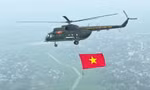 Lực lượng Không quân bay huấn luyện, hợp luyện treo cờ phục vụ Lễ kỷ niệm 70 năm Chiến thắng Điện Biên Phủ 