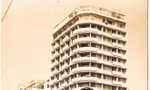 Phạm Xuân Nguyên (phải) trên phố Sài Gòn thời kỳ dạy tiếng Việt cho bộ đội Campuchia (1980)