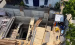 Công trình 5 tầng nổi và 4 tầng hầm nằm đối diện tòa nhà 8B Lê Trực