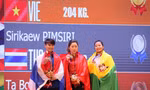 Hoàng Thị Duyên (giữa) bảo vệ thành công HCV SEA Games hạng 59kg nữ. Ảnh: Quý Lượng