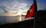 Ngắm rừng cờ Tổ quốc tung bay kiêu hãnh giữa ngàn khơi Côn Đảo