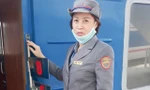 Nữ nhân viên đường sắt trả lại hàng chục triệu đồng cho người đánh rơi