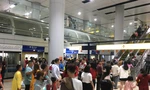 Metro số 1 nhộn nhịp ngày đầu năm Ất Tỵ: Du xuân thư thái, không lo nắng nóng