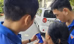 Đoàn viên thanh niên Bình Dương hỗ trợ người dân thực hiện chuyển đổi số 