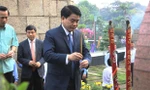 Chủ tịch UBND TP Hà Nội dâng hương tại Nghĩa trang liệt sĩ TPHCM.