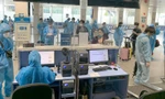 Chỉ 5 nhóm khách được đi máy bay qua sân bay Tân Nhất.