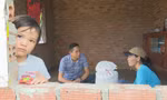 Nhiều hộ dân bị cắt, giảm gạo cứu đói