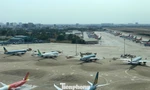 Sân bay Tân Sơn Nhất quá tải ban ngày, tăng chuyến đêm 'cứu' khách dịp Tết
