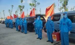 Các chiến sỹ quân đội chuẩn bị xuất phát đưa các hòm phiếu đến trung tâm cách ly
